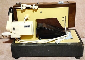 Šijací stroj Veritas. - 2