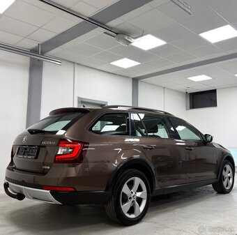 Skoda Octavia Scout 2.0TDI 110Kw 4x4 Webasto/Canton/Panorama - 2