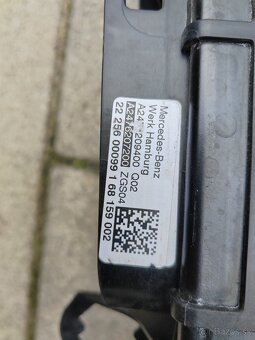 Mercedes vrchný montážny diel chladičov A2476207200 zámok ka - 2