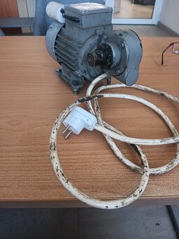 Motor so šnekom - 2