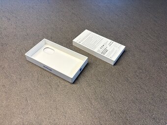 Predam - Krabicka na iPhone 16 - 2