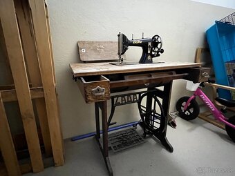 Šijací stroj - stôl - 2