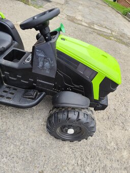 Detský traktor na baterky s vlečkou - 2