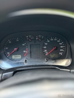 Volkswagen Golf 1.9 SDI 50 kW - 2