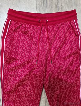 Guess tmavo cervene logovane nohavice teplaky - 2