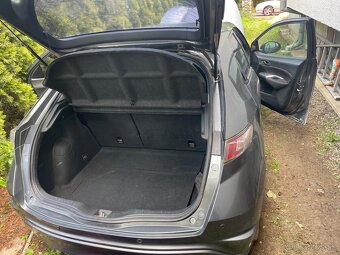 Predám havarovanú hondu civic - 2