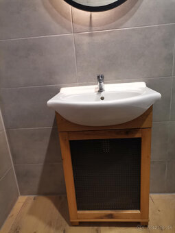 Skrinka pod umývadlo z masívu - 2