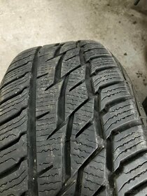 Predám zimné pneu.215/65 R16 - 2