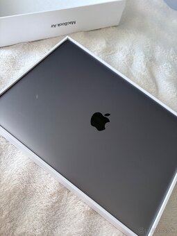 Predám MacBook Air 13 M1 (2020) - 2