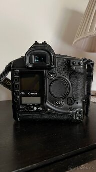 Canon EOS 1D - 2