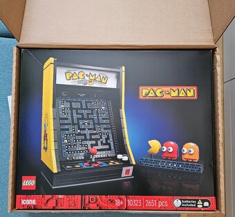 LEGO Super Mario 71374 a LEGO Icons 10323 - 2