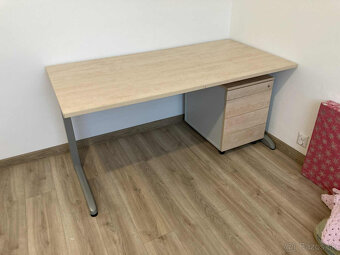 Kvalitný kancelársky stôl + uzamykateľný kontajner - 2