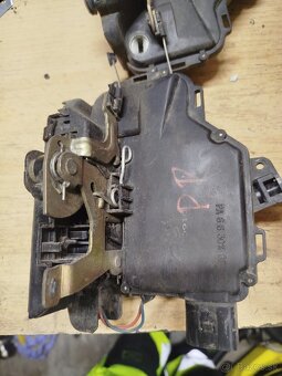 Zámky dverí golf 4 - 2