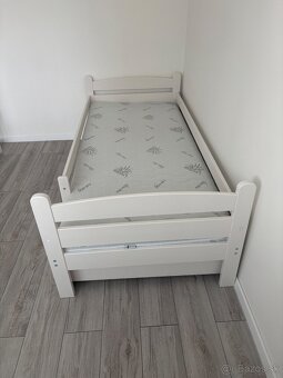 Posteľ s matracom - 2