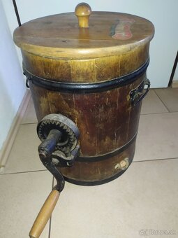 Stará drevená máselnica - 2