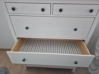 Predam komodu Hemnes Ikea. - 2