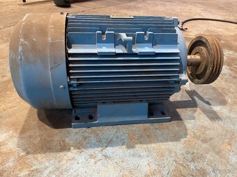 Asynchrónny elektromotor 22kw 2P 2930 ot/min - 2