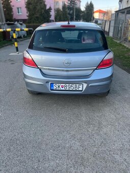 Opel Astra H 1.4 16V (66 kW) - 2