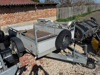 Brzdený prívesný vozík Agados 2700kg - 2