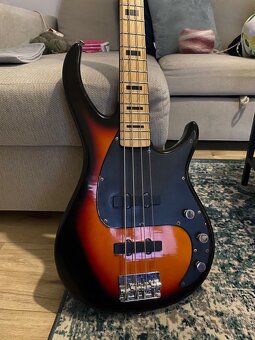 Elektrická bassgitara - 2