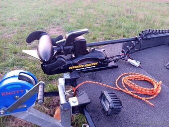 Predám rybársky čln so závesným motorom Honda BF30HP - 2