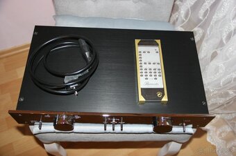 Burmester 877 XLR High End stereo predzosilňovač - 2