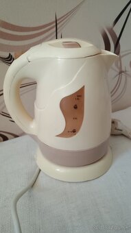 Dve lampy a varná kanvica - 2