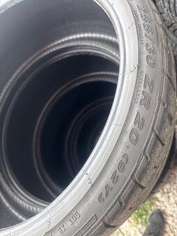 Pneu 255/30 r20 - 2