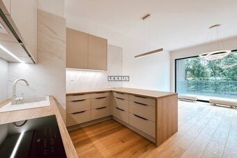 Exkluzívny 3 izbový byt s terasou v projekte UNIQ Majakovské - 2