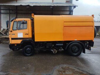 Zametač Mercedes-Benz, nadstavba Kroll 1217 poloautomat - 2