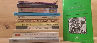 Väčšie množstvo rôznych kníh - 2