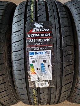 235/40R19 letné pneu - 2