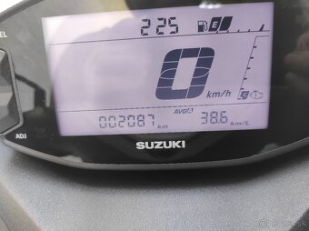 Suzuki burgman 125 - iba 2.100 km - 2