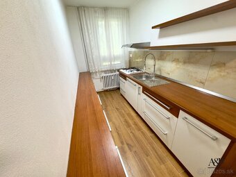 NA PRENÁJOM REKONŠTRUOVANÝ 1 IZB. BYT, 33M2, KOMENSKÉHO UL., - 2