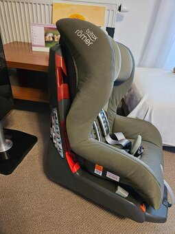 Britax Romer safefix plus 9-18kg - 2