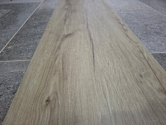 Predám kompozitnú vinylovú podlahu SPC imitácia dreva 2041 - 2