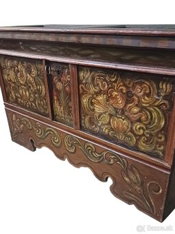 Staroẓ̌itná truhlica - 2