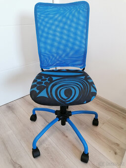 Darujem detsku kancelarsku stolicku - 2