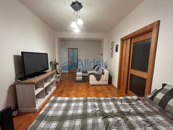 Znížená cena Pekný tehlový 3-izbový byt s balkónom na ulic - 2