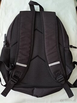 Čierny ruksak - 2