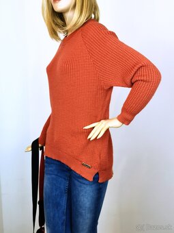 LANULLVA - Merino svetrík vo veľkosti S/M - 2