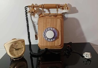 Starý drevený telefón pevná linka - 2