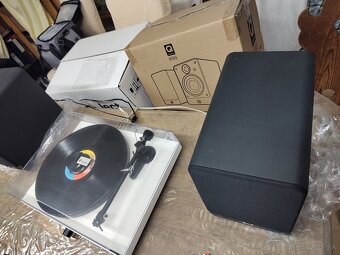 Gramofon Pro-Ject Juke Box a QAcoustics 2020 čierne - 2