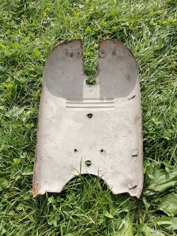 Predám spodný kryt Jawa 21 pionier - 2