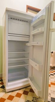 PREDÁM CHLADNIČKU S MRAZNIČKOU BEKO 275 l - 2