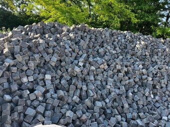 Predám dlažobné čadičové kocky - 2