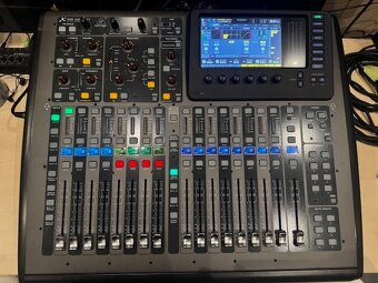 BEHRINGER MIXING CONSOLE - 2
