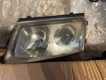 Predám xenónové svetla passat b5 - 2