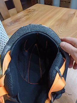 Lyžiarská prilba a okuliare - 2