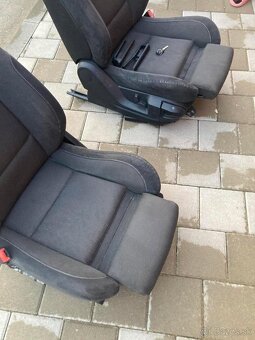 Predám sedačky BMW F10 - 2